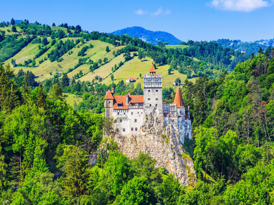 <img class="alignleft wp-image-12576 size-full" src="https://altruvistas.com/wp-content/uploads/2020/01/rsz_draculas_castle_01.jpg"